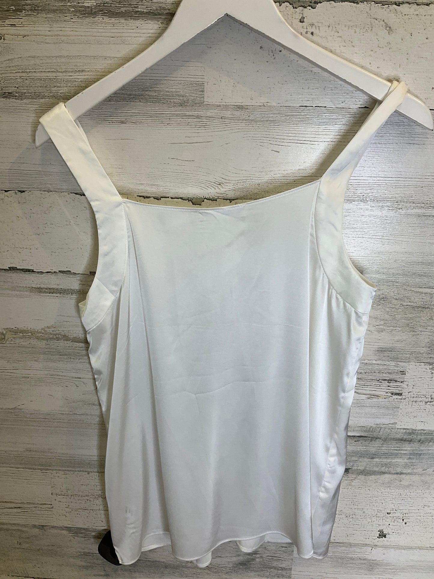 White Top Sleeveless Clothes Mentor, Size M