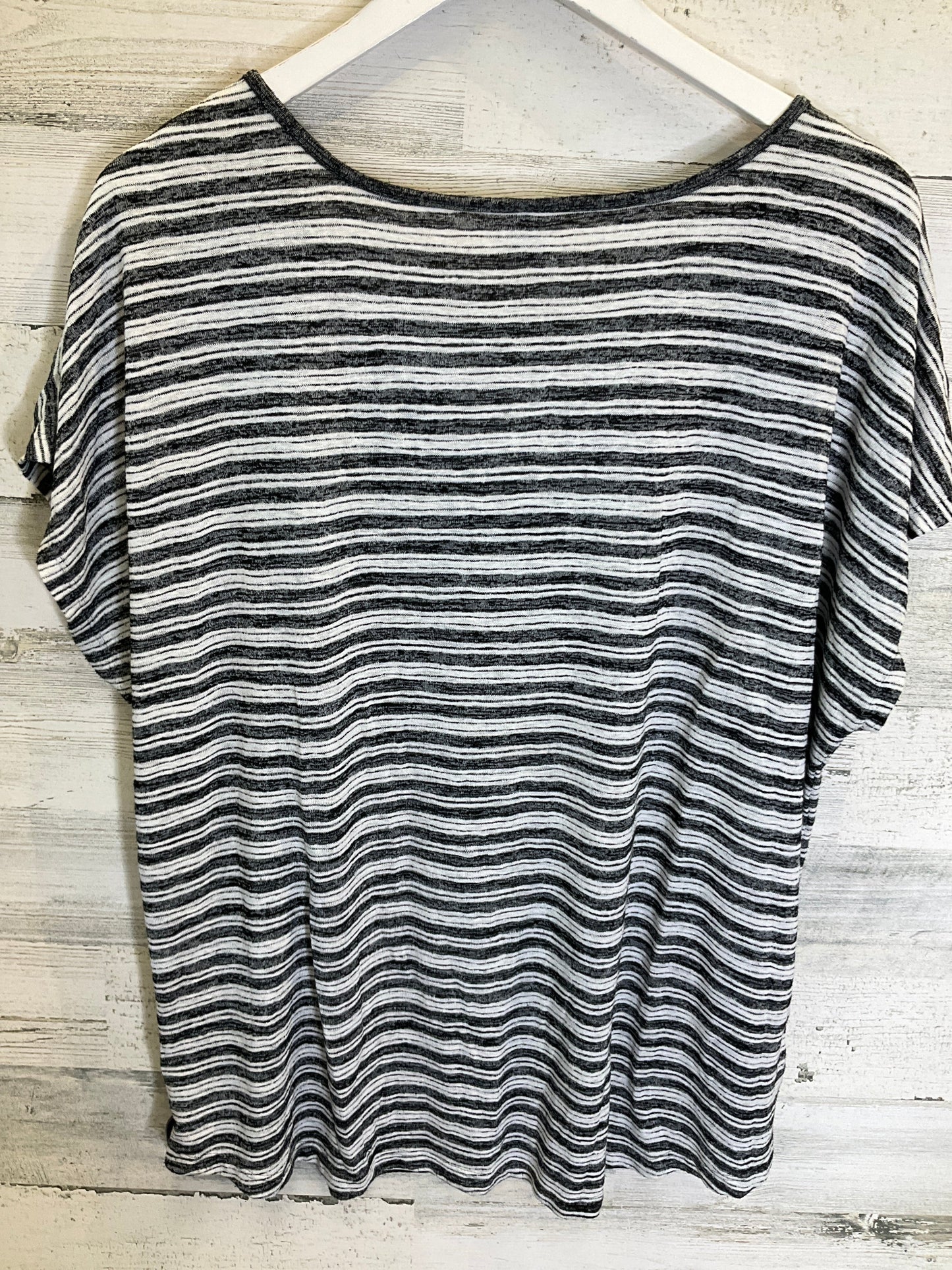 Top Short Sleeve By Old Navy In Black & White, Size: Xxl