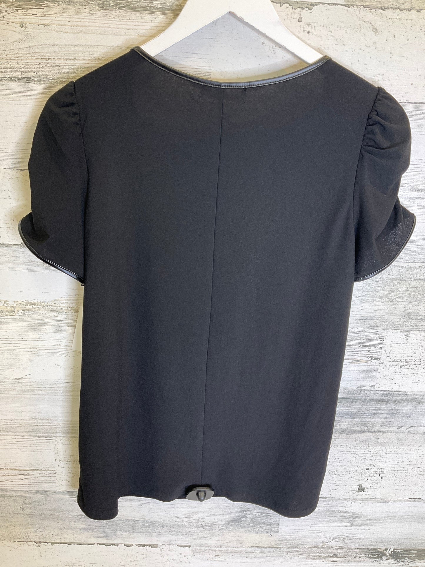 Top Short Sleeve By 89th And Madison In Black, Size: M