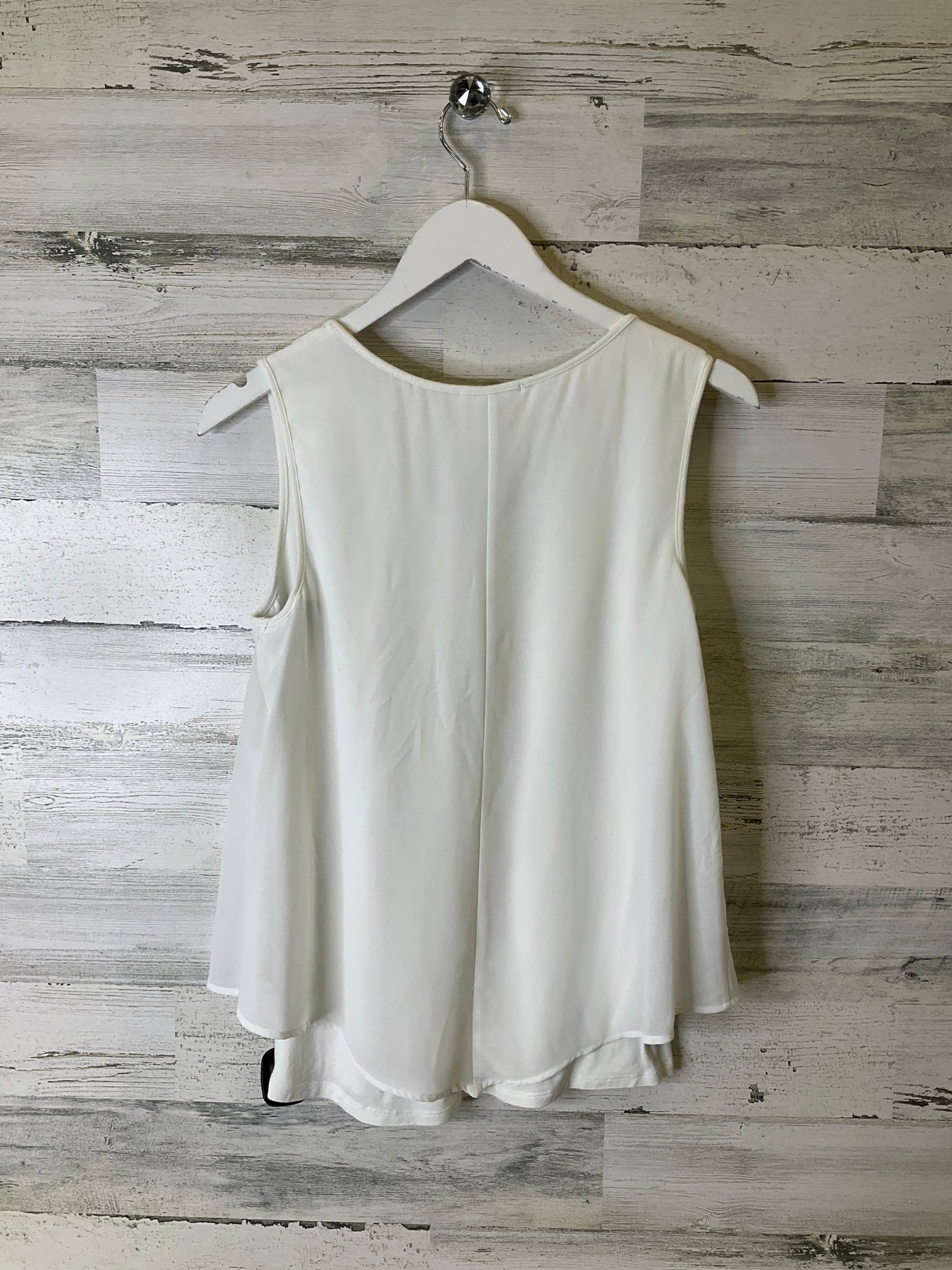 Top Sleeveless By Clothes Mentor In White, Size: S