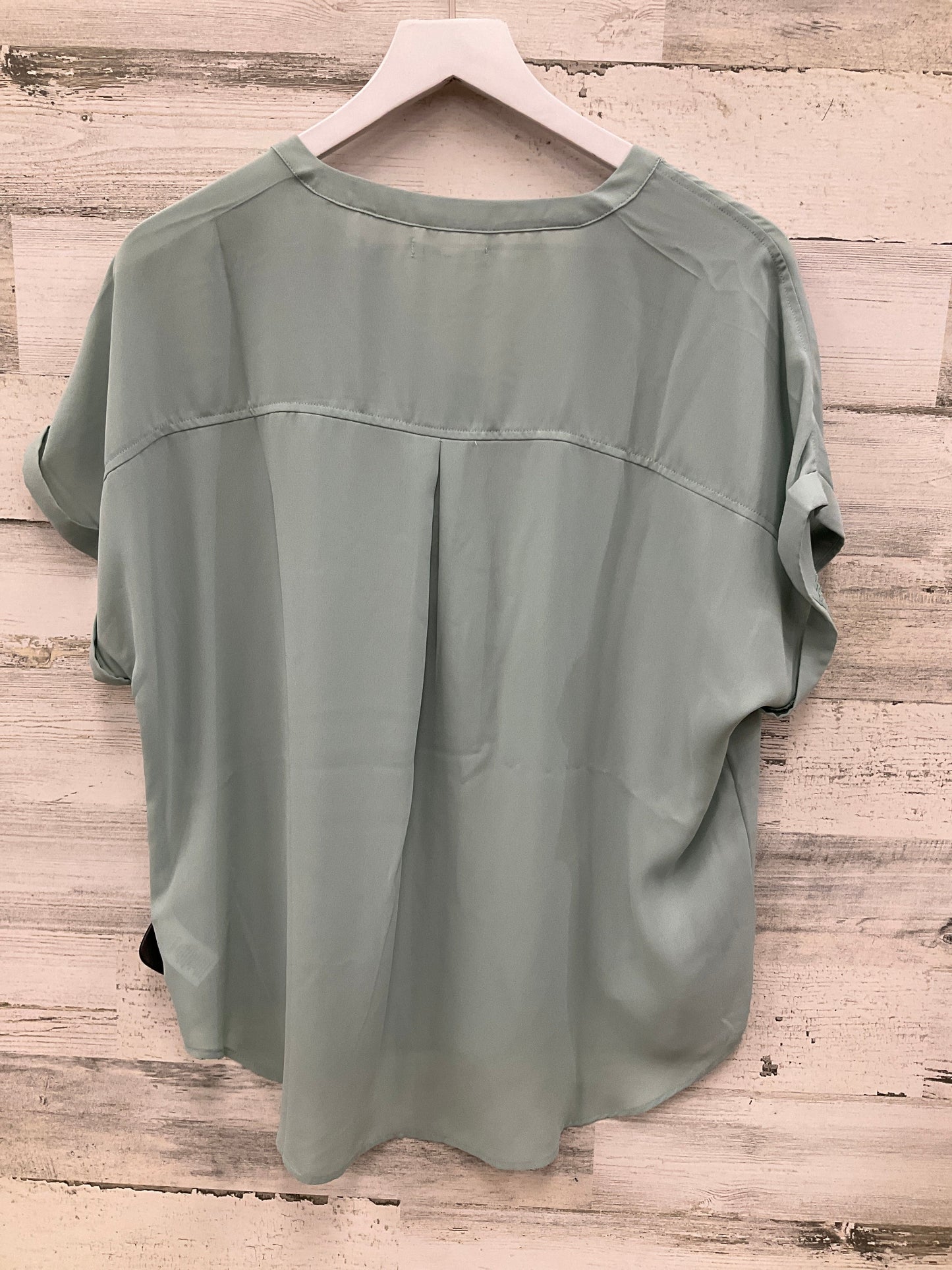 Top Short Sleeve By Maurices In Green, Size: L