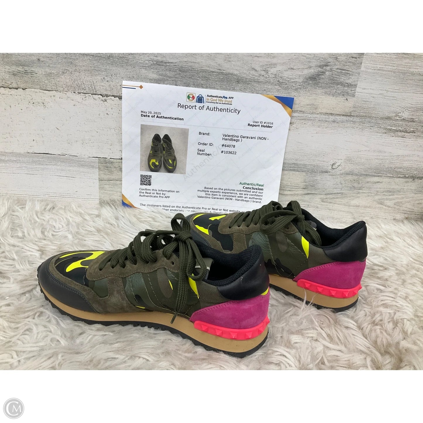 Shoes Luxury Designer By Valentino-garavani In Camouflage Print, Size: 8.5