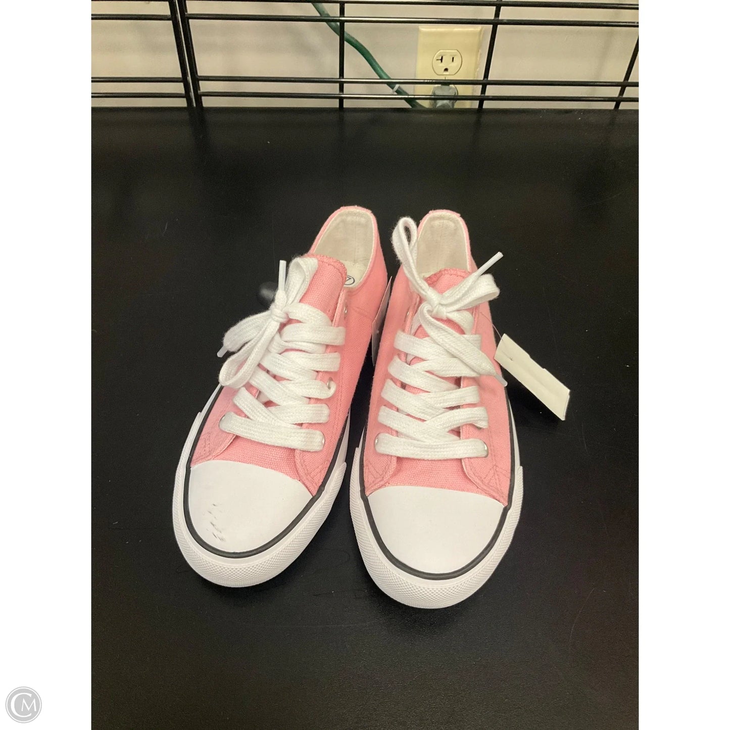 Shoes Sneakers By Clothes Mentor In Pink, Size: 7
