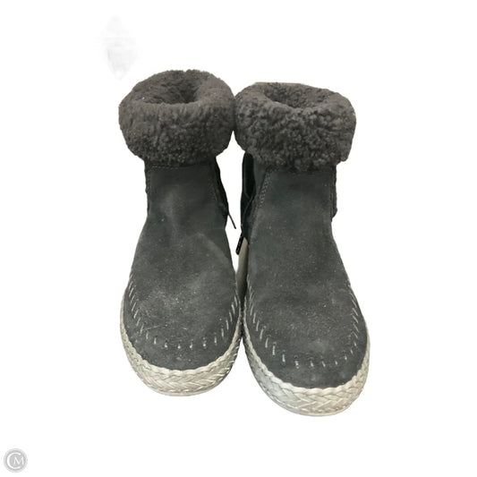 Boots Designer By Ugg In Black, Size: 7