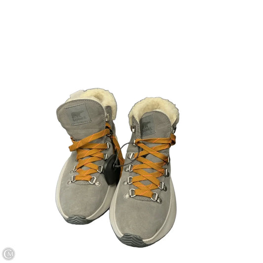 Boots Ankle Flats By Sorel In Grey, Size: 6