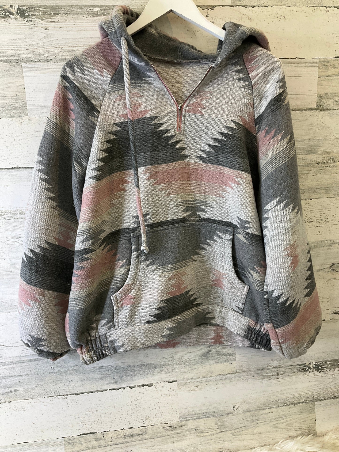 Sweatshirt Hoodie By Clothes Mentor In Grey, Size: M