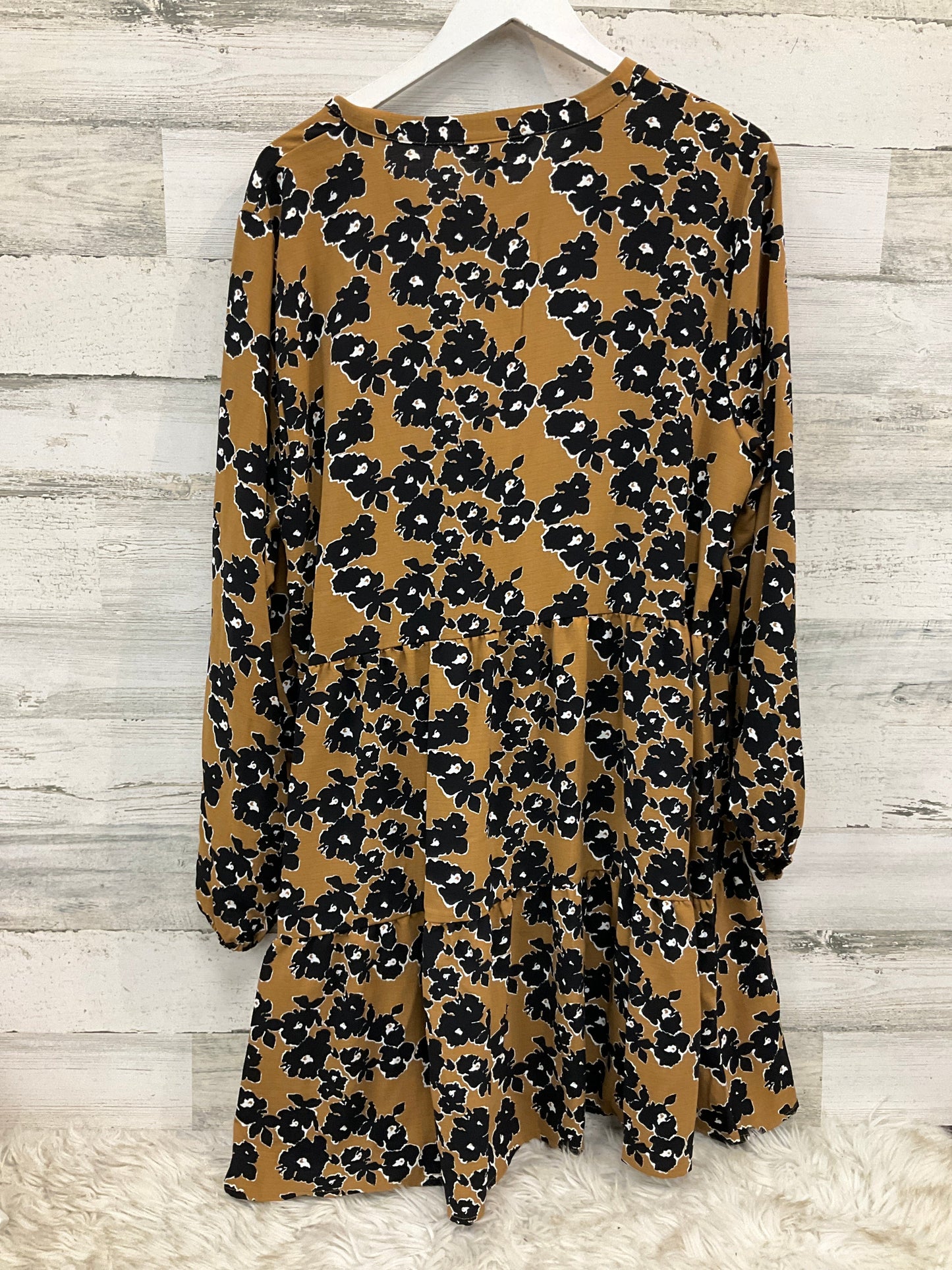 Dress Casual Short By Nine West In Black & Gold, Size: Xl