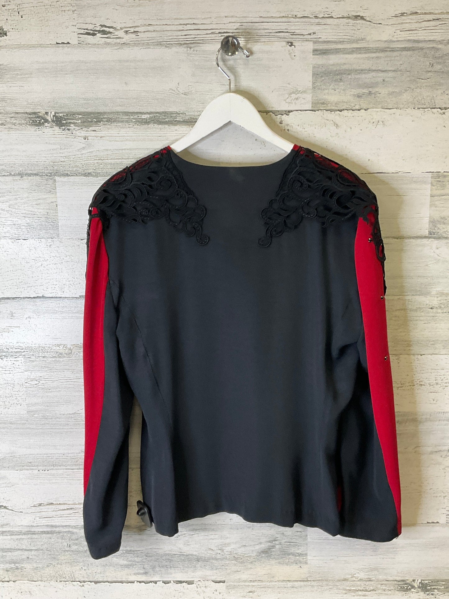 Top Long Sleeve By Clothes Mentor In Red, Size: M