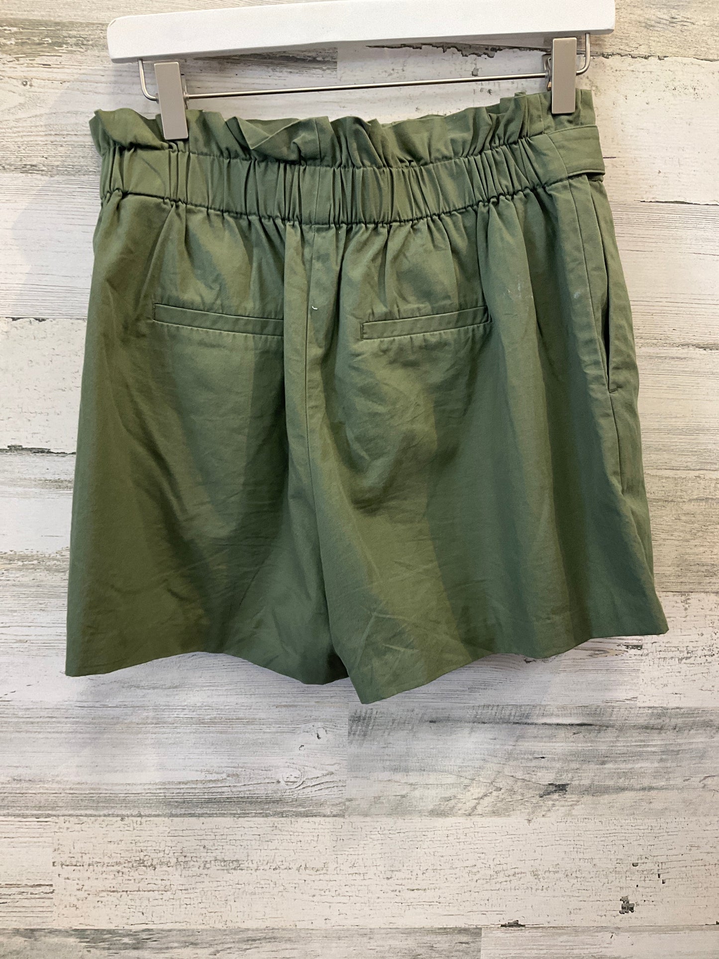 Green Shorts Banana Republic O, Size 6