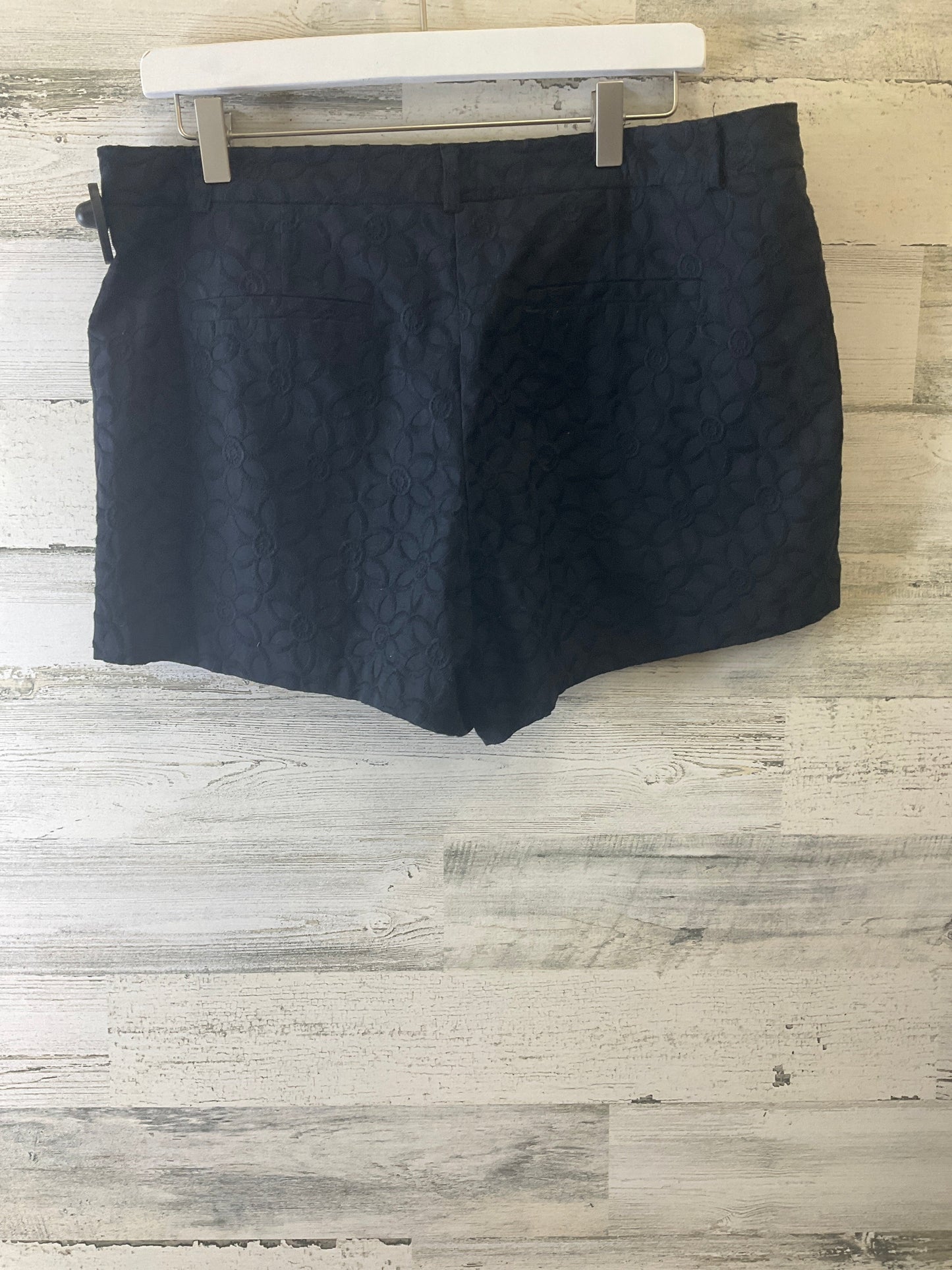 Black Shorts Elle, Size 12