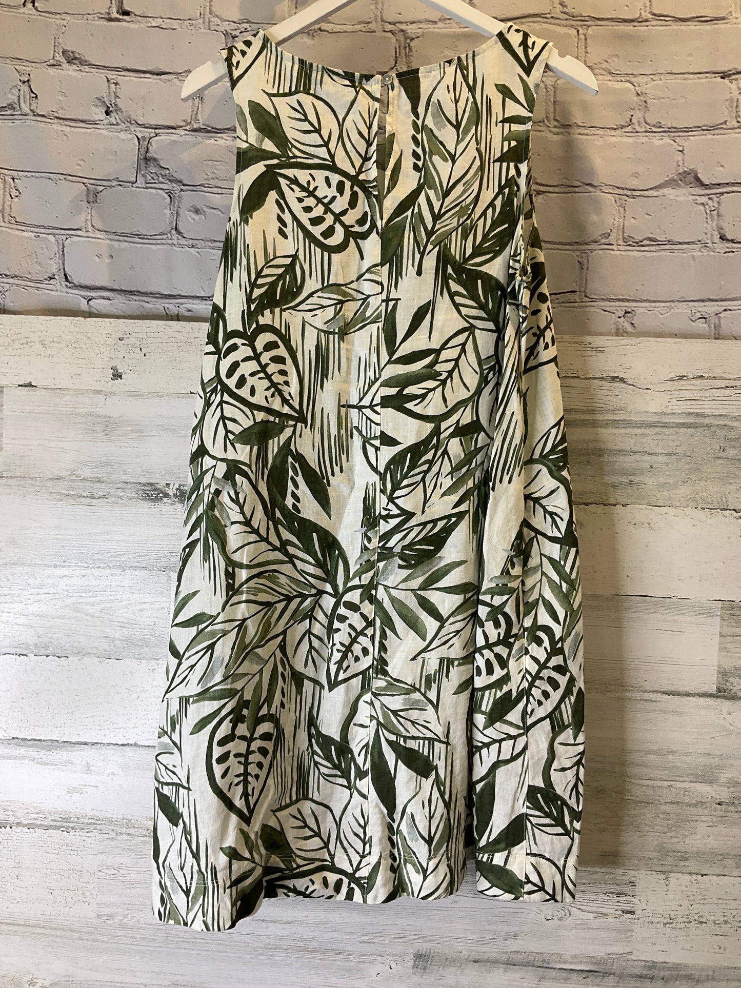 Dress Casual Short By Tahari By Arthur Levine  Size: M