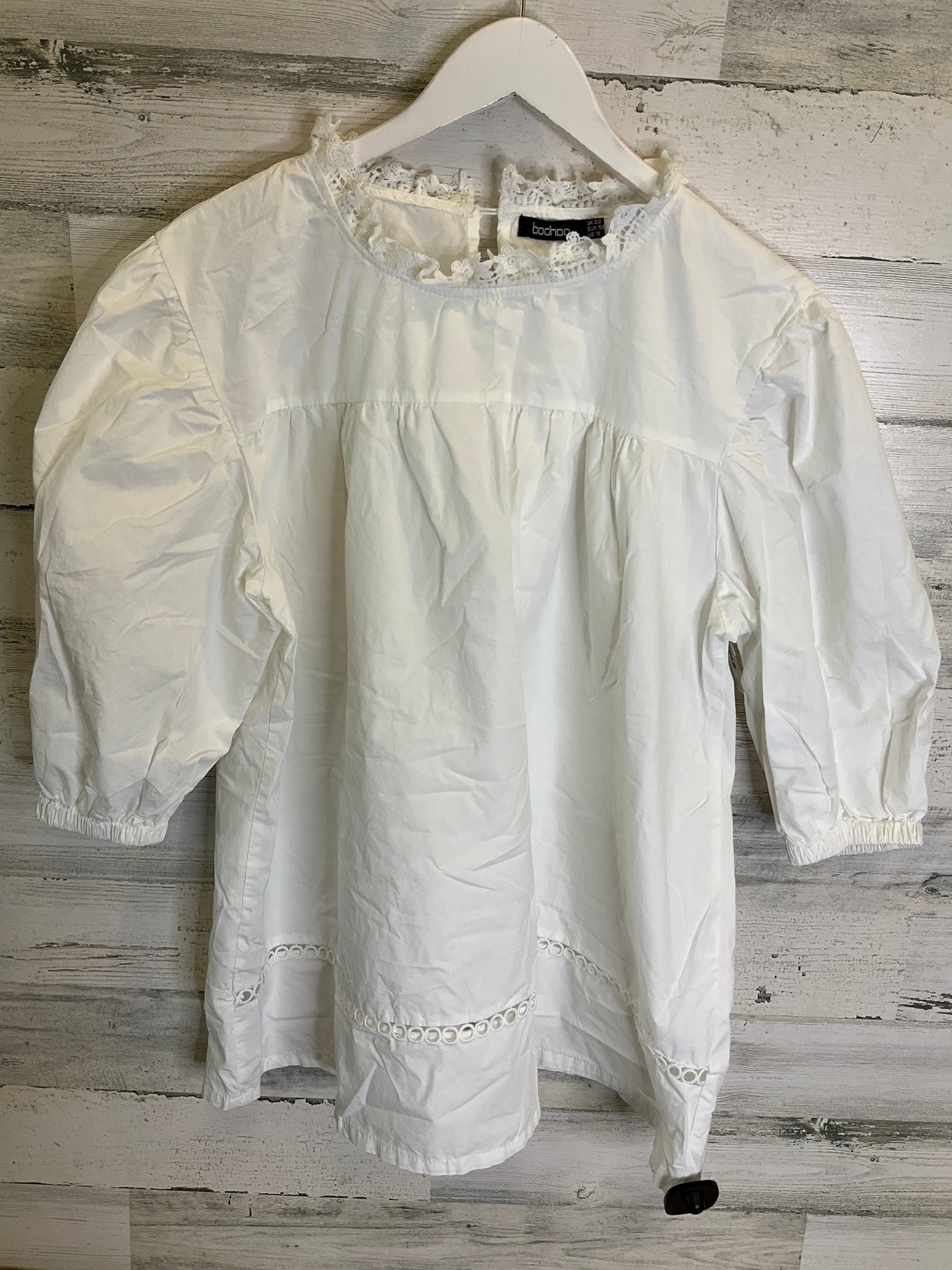 White Top Short Sleeve Boohoo Boutique, Size 3x