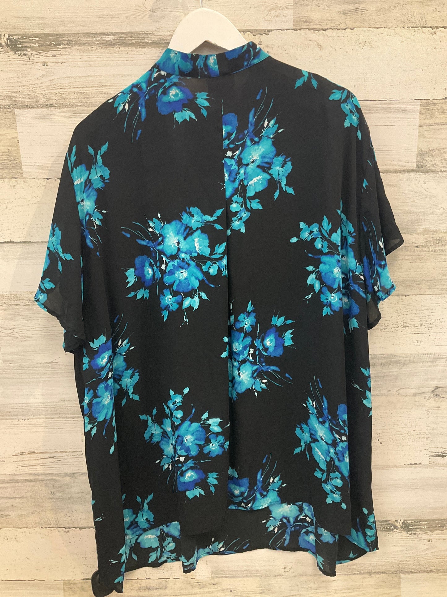 Top Short Sleeve By Torrid In Black & Blue, Size: 6