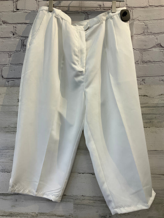 White Capris Clothes Mentor, Size 18