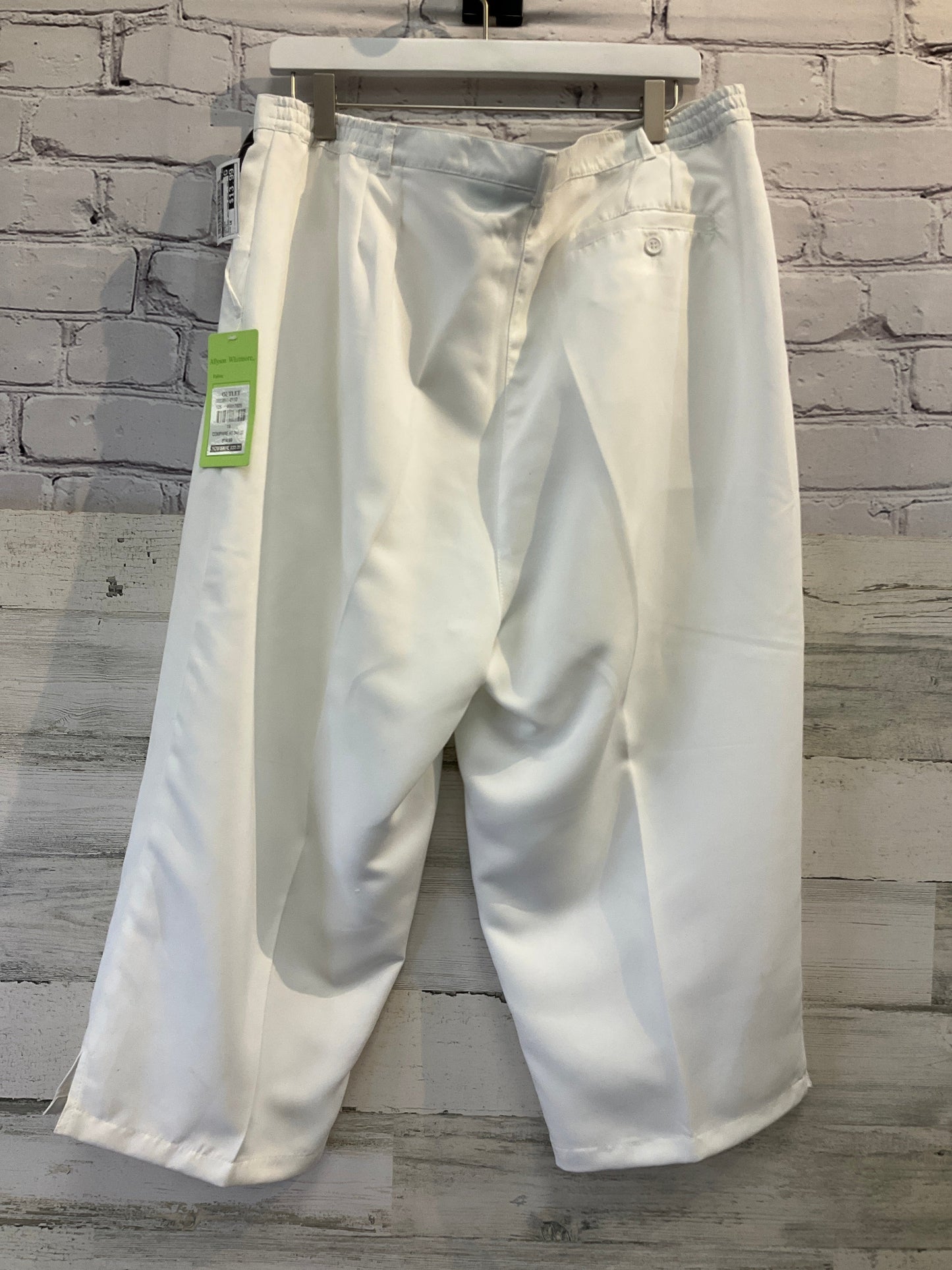 White Capris Clothes Mentor, Size 18