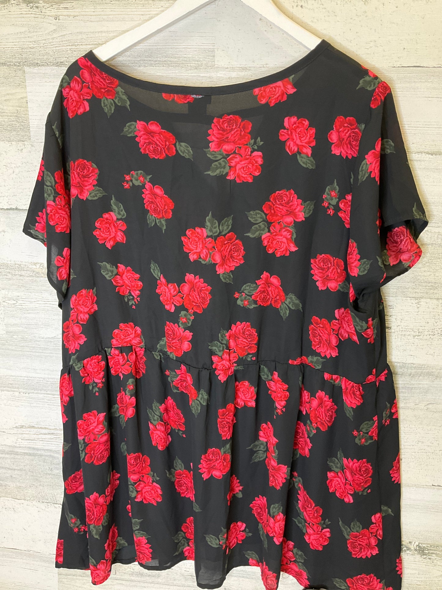 Black & Red Top Short Sleeve Torrid, Size 3x