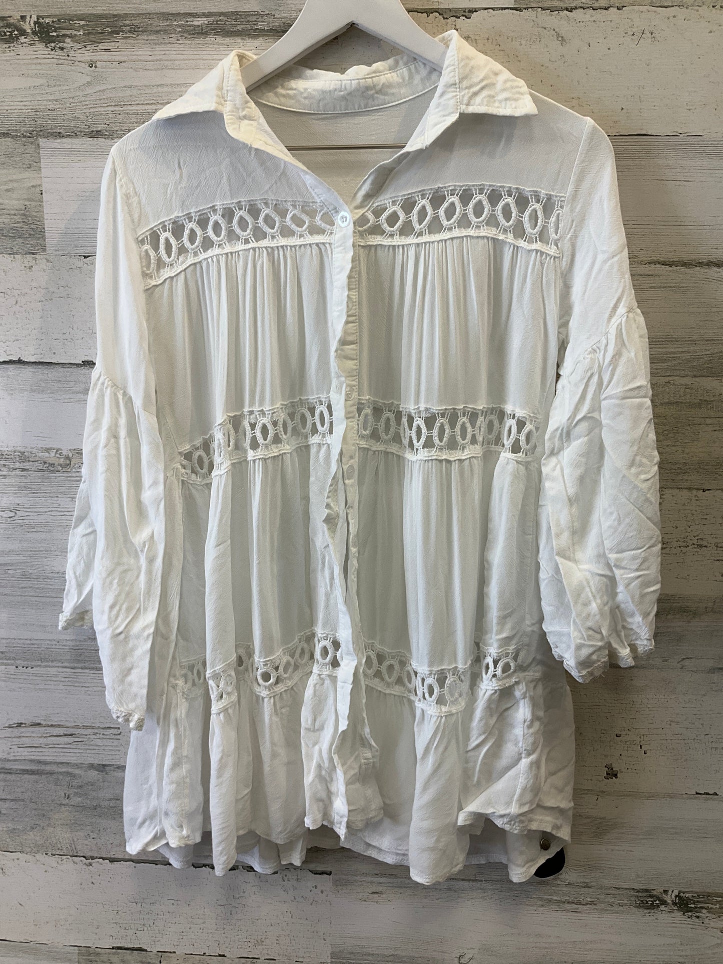 White Top 3/4 Sleeve Clothes Mentor, Size Onesize