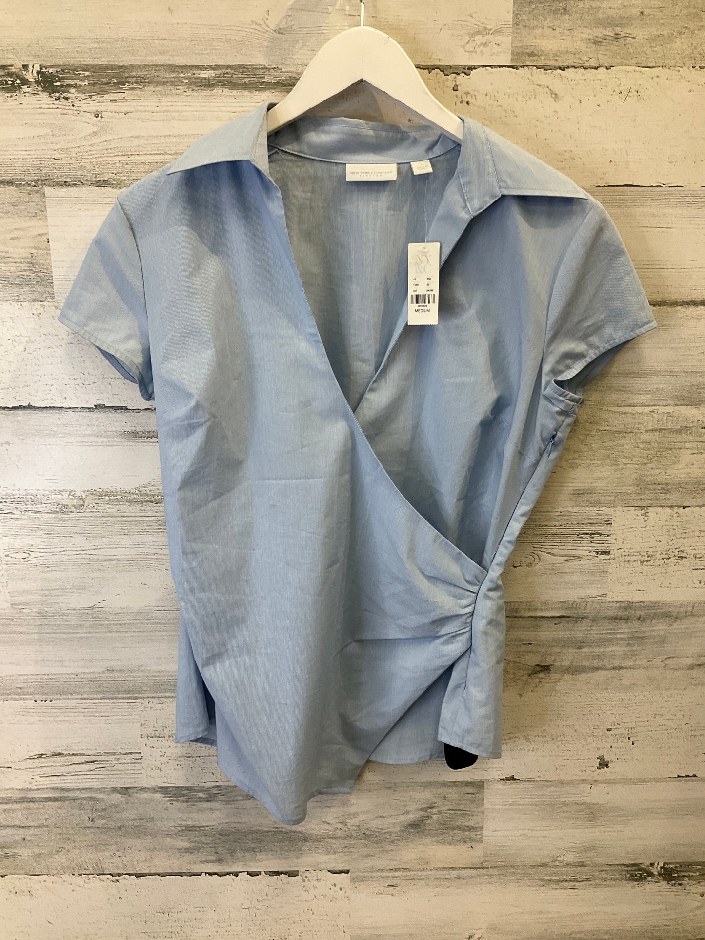 Top Short Sleeve By New York And Co In Blue, Size: M