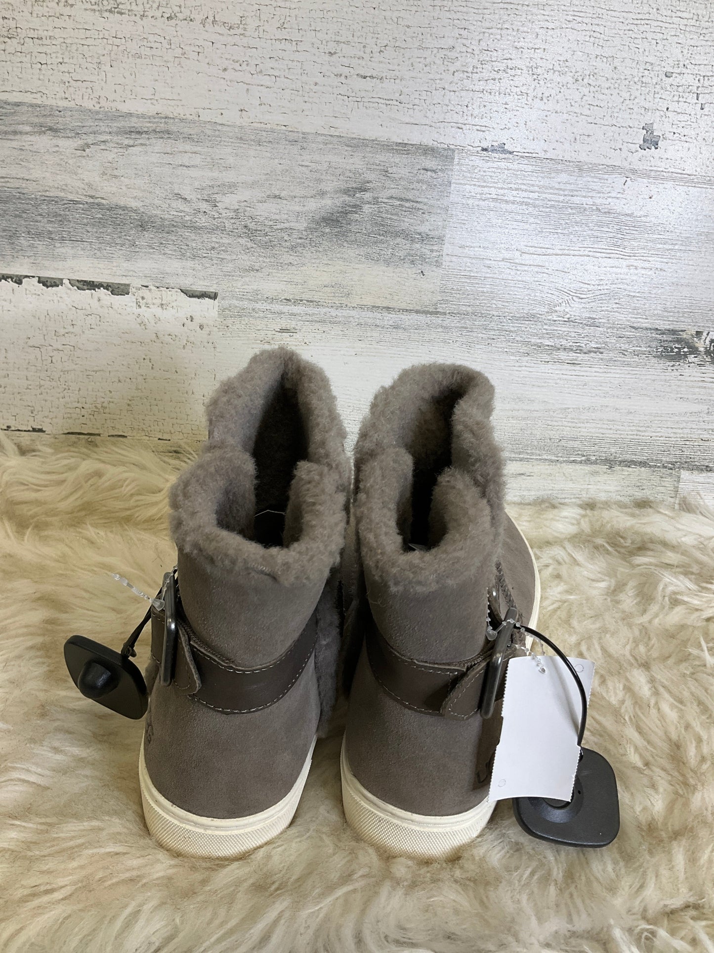 Boots Snow By Ugg In Grey, Size: 8