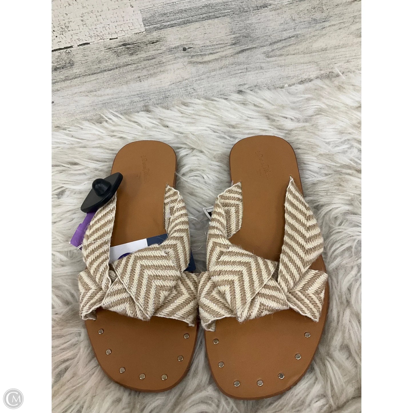 Sandals Flats By Universal Thread In Beige, Size: 6