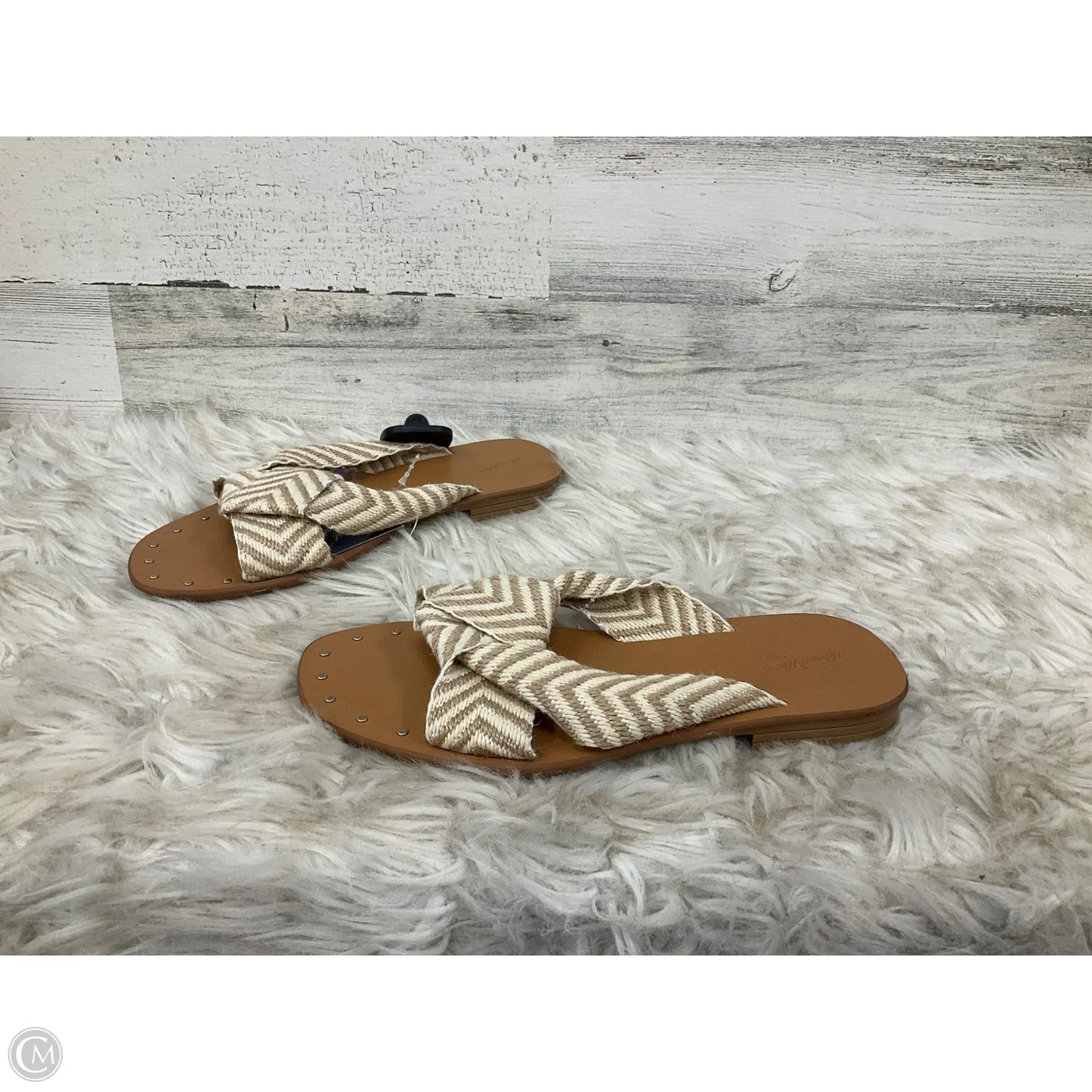 Sandals Flats By Universal Thread In Beige, Size: 6