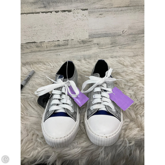 Shoes Sneakers By Clothes Mentor In Silver, Size: 8