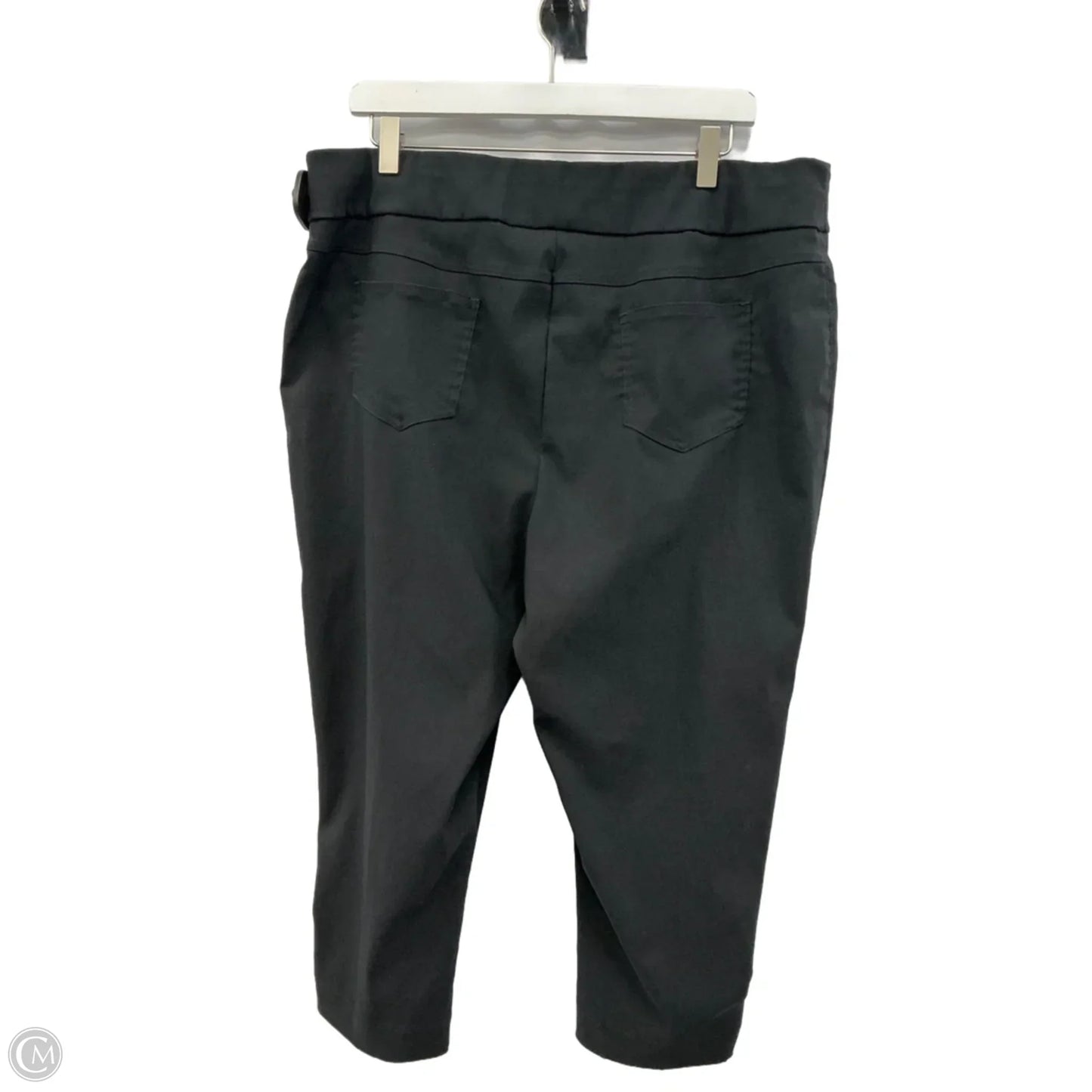 Capris By Clothes Mentor In Black, Size: 18