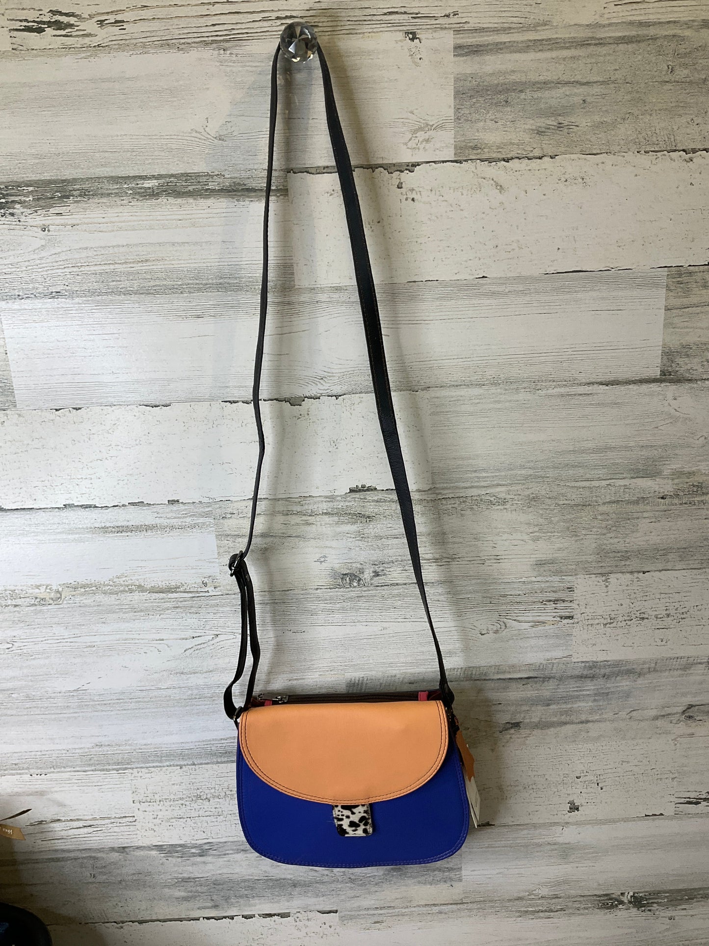 Crossbody Leather By Clothes Mentor  Size: Medium