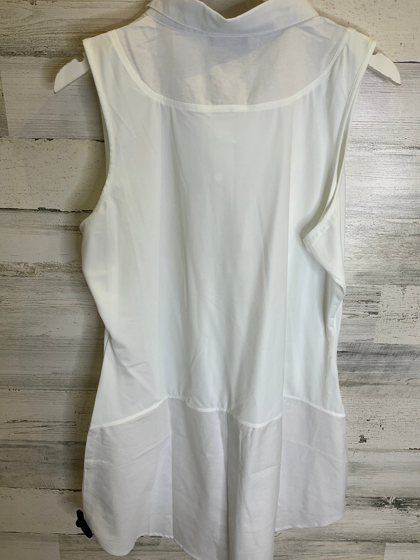 Top Sleeveless By Undercover In White, Size: 1x