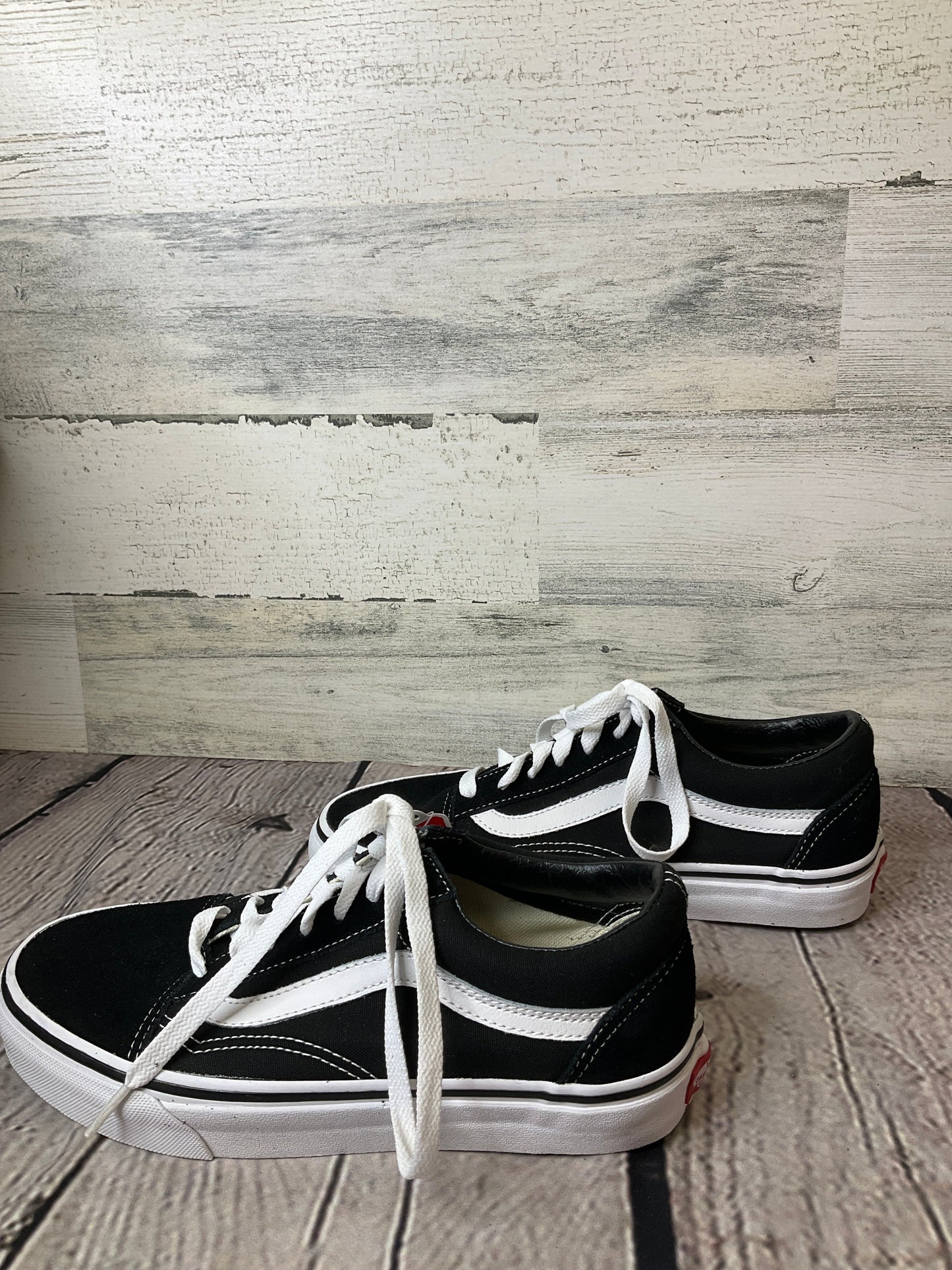 Shoes Sneakers By Vans  Size: 7.5