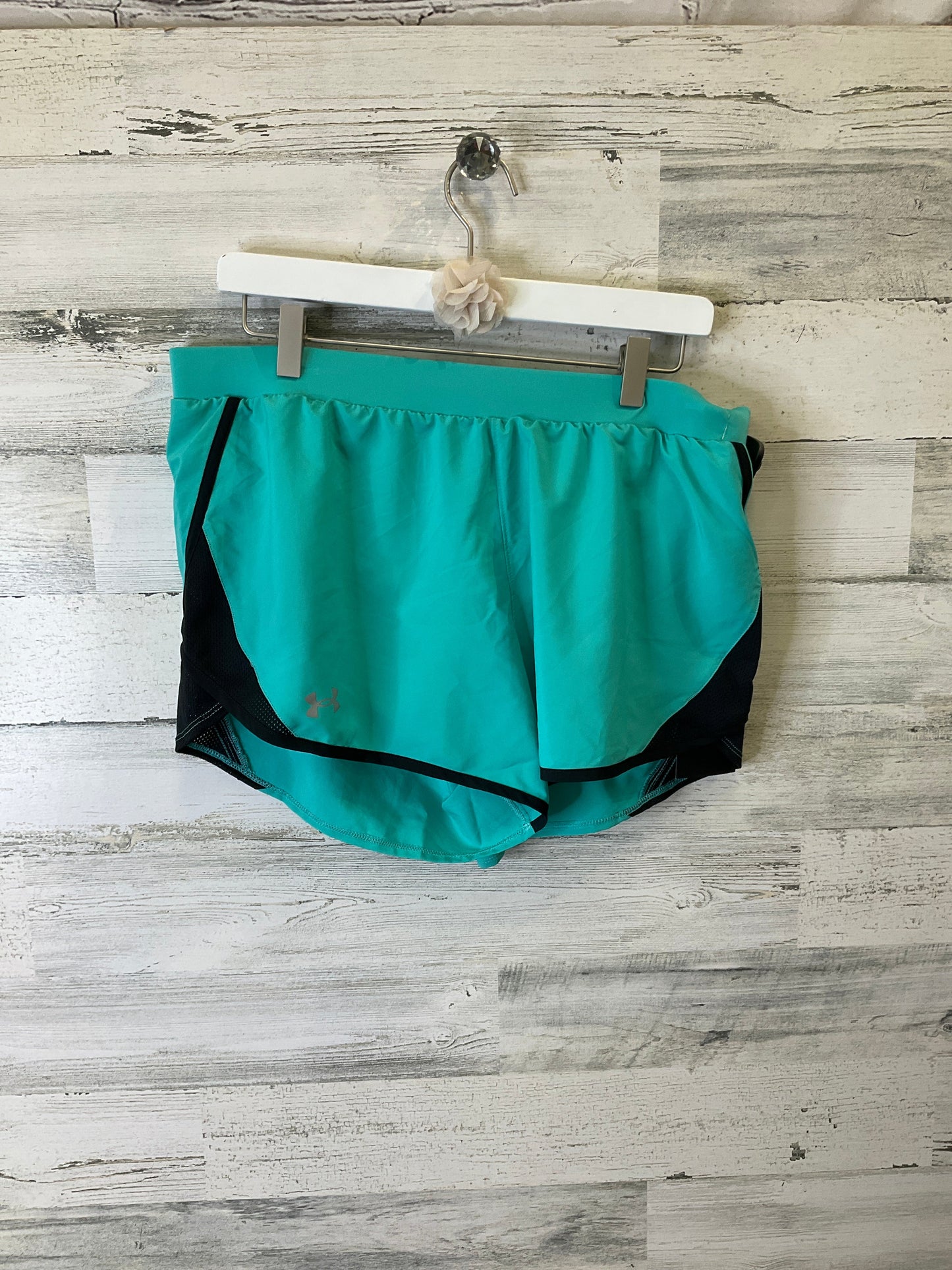 Athletic Shorts By Under Armour In Green, Size: L