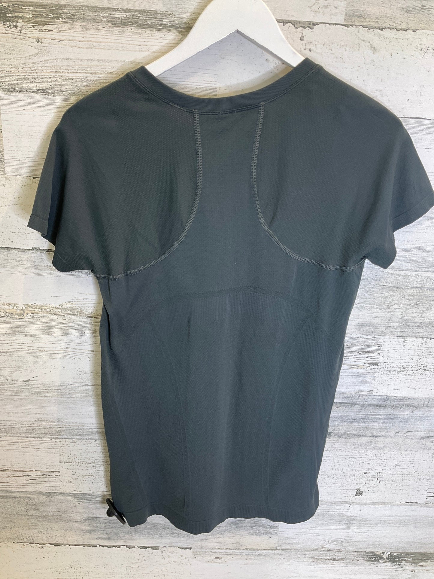 Athletic Top Short Sleeve By Athleta In Grey, Size: M