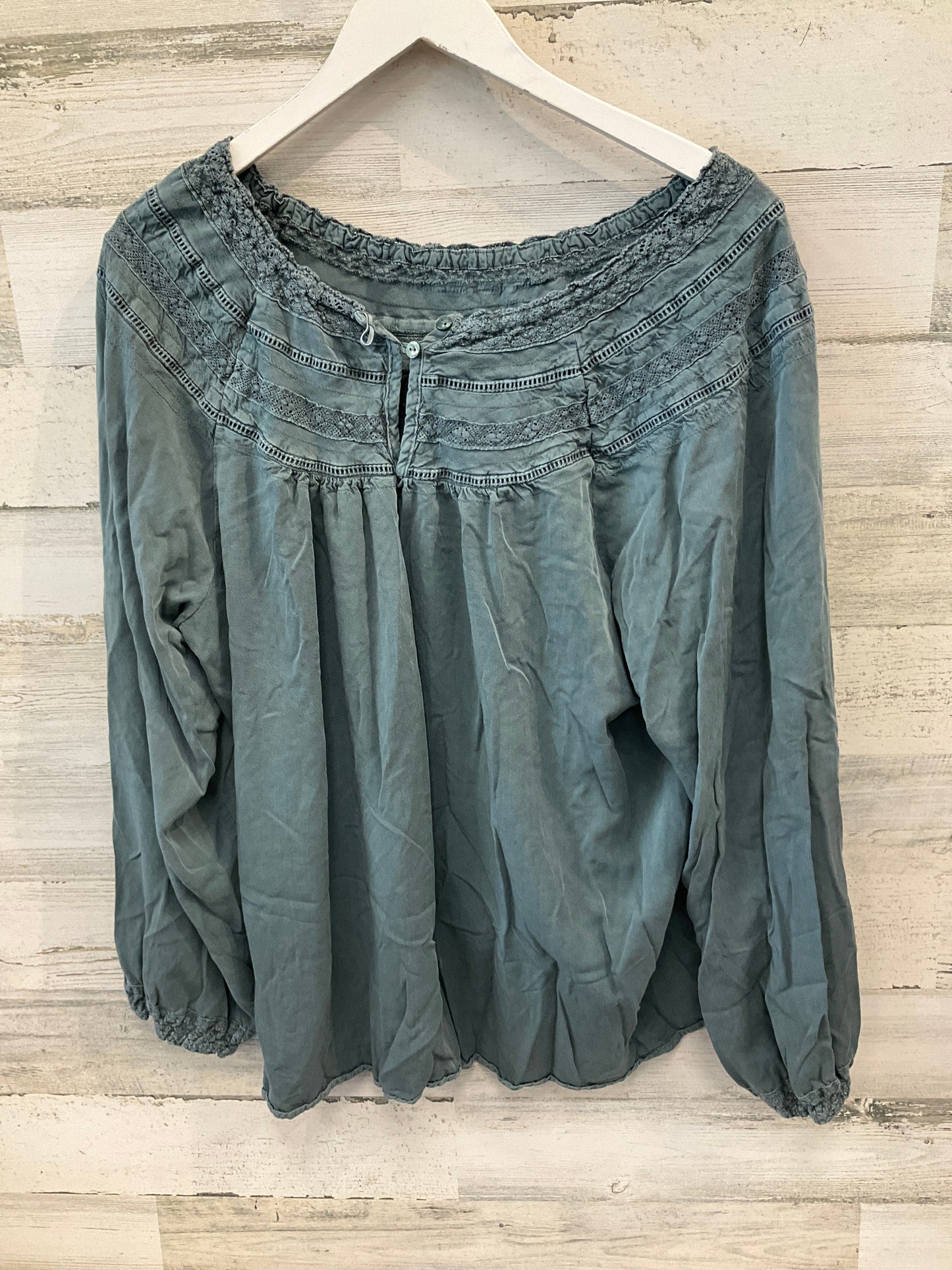 Top Long Sleeve By Torrid In Green, Size: 1x