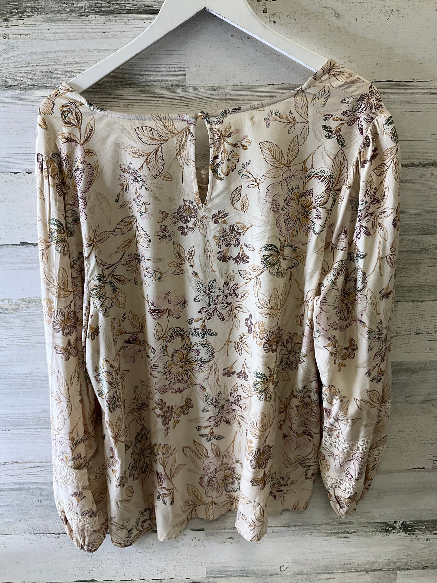 Top Long Sleeve By Maurices In Cream, Size: 1x