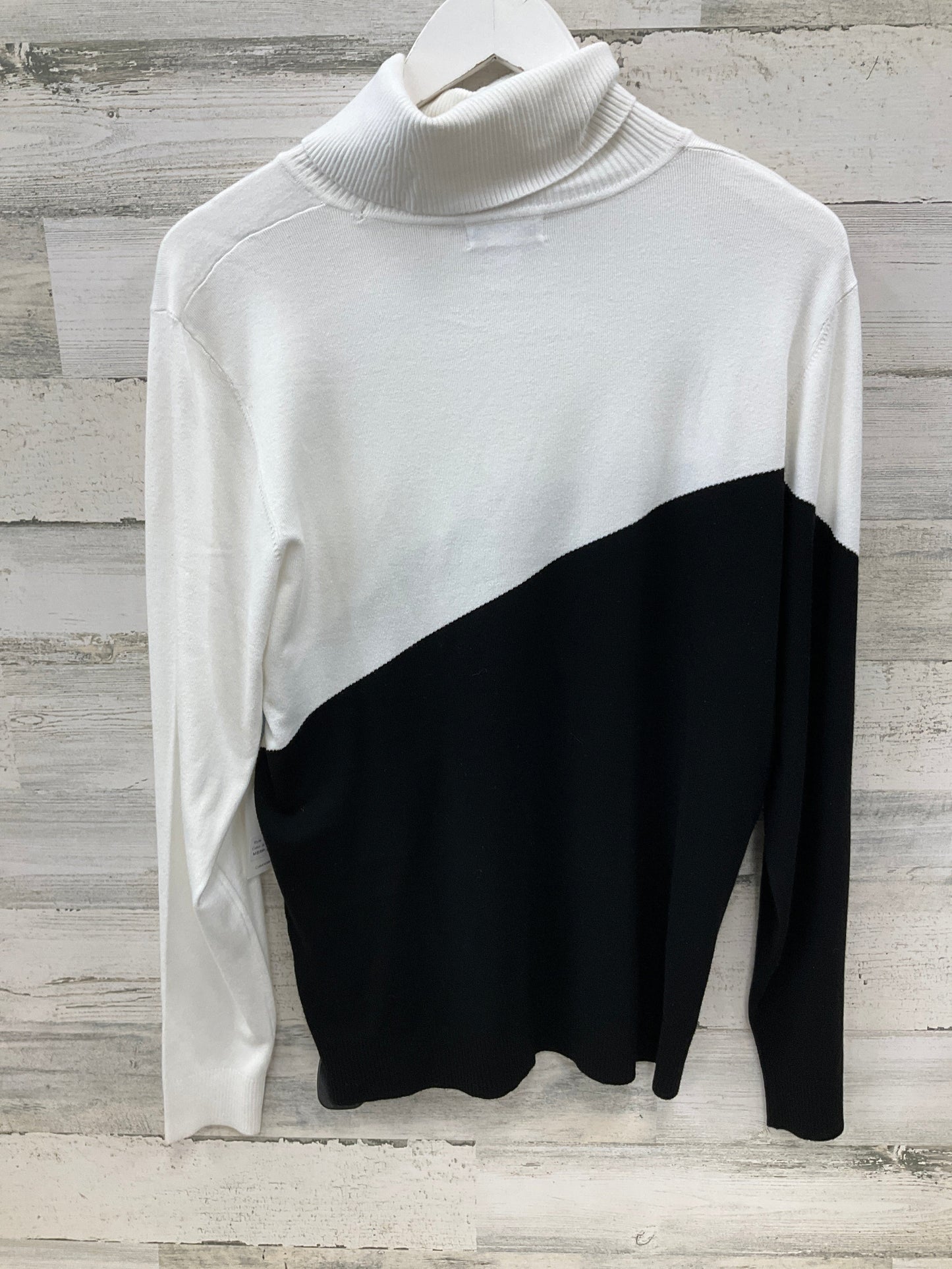 Top Long Sleeve By Calvin Klein In White, Size: Xl