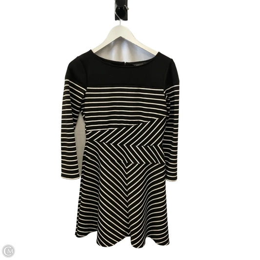 Dress Casual Short By Bcbgmaxazria In Black & White, Size: S