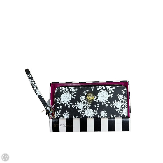 Wristlet By Betsey Johnson, Size: Large