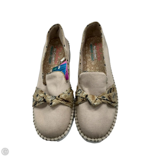 Shoes Flats By Skechers In Tan, Size: 8