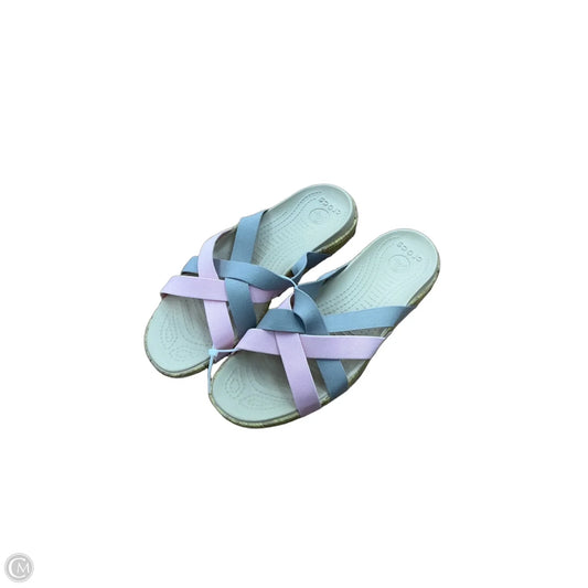 Sandals Flats By Crocs In Multi-colored, Size: 10