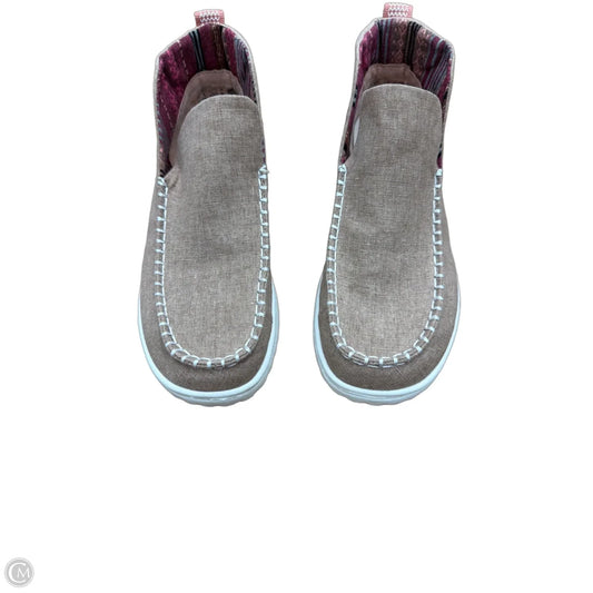 Shoes Flats By Hey Dude In Multi-colored, Size: 7