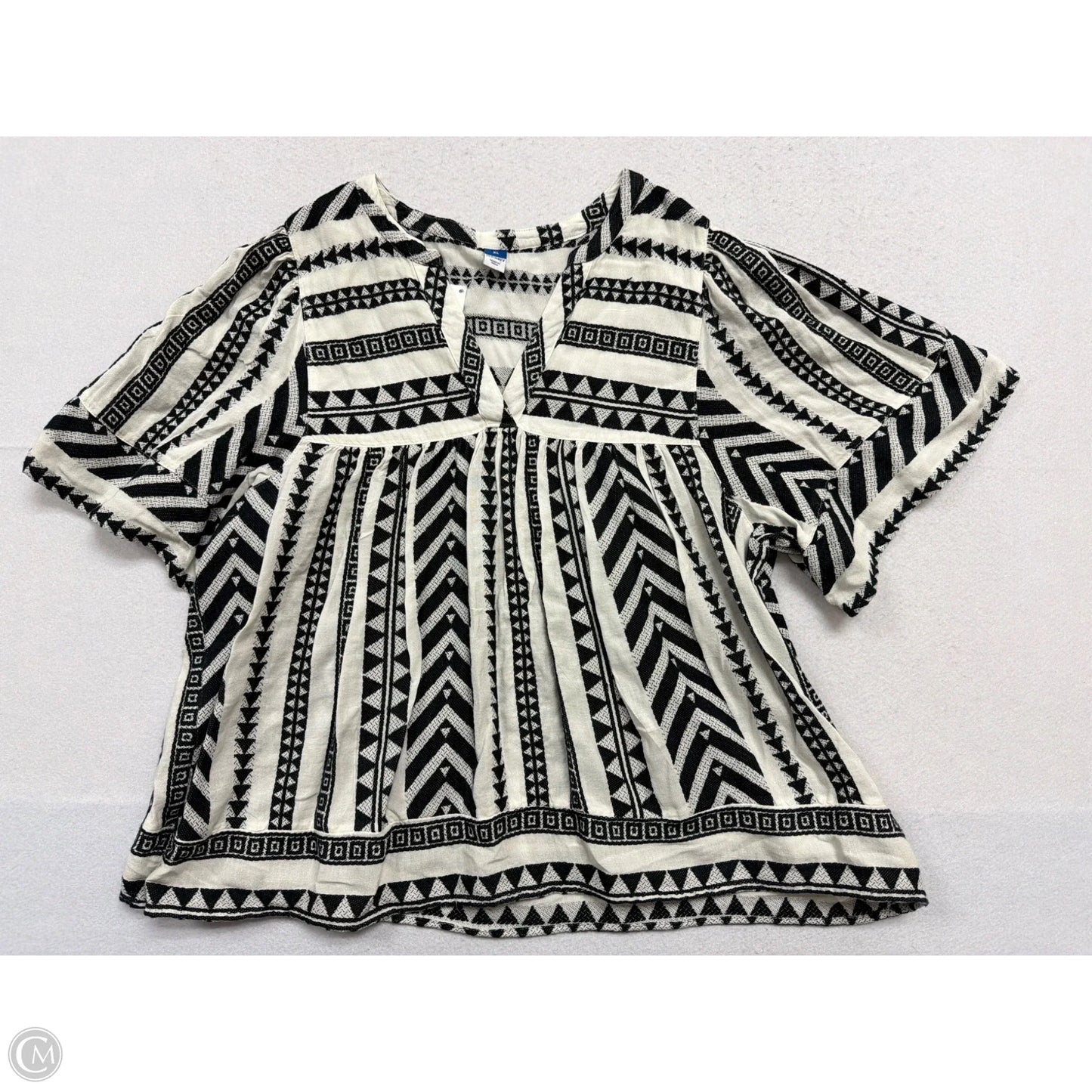 Top Short Sleeve By Clothes Mentor In Black & White, Size: Xl