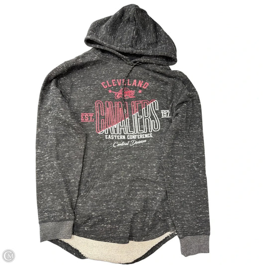 Sweatshirt Hoodie By Clothes Mentor In Grey, Size: M