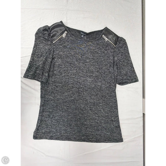 Top Short Sleeve By Olivia Blu In Grey, Size: Xl