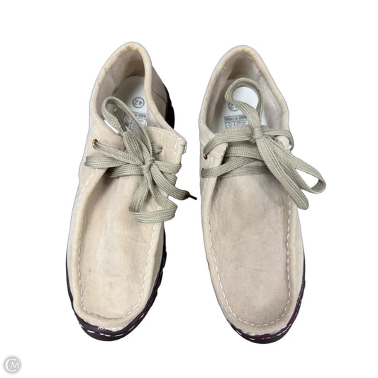 Shoes Flats By Clothes Mentor In Beige, Size: 11