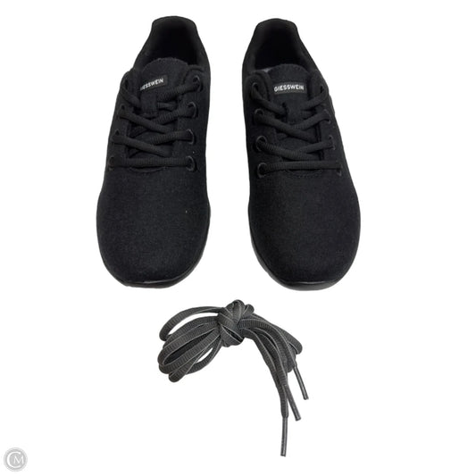 Shoes Sneakers By Giesswein In Black, Size: 7