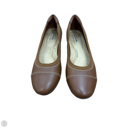 Shoes Flats By Clarks In Brown, Size: 8