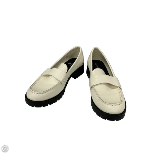 Shoes Flats By Old Navy In Cream, Size: 9