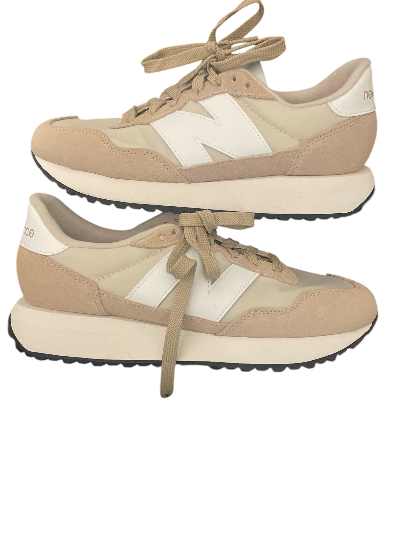 Shoes Sneakers By New Balance In Tan, Size: 8.5