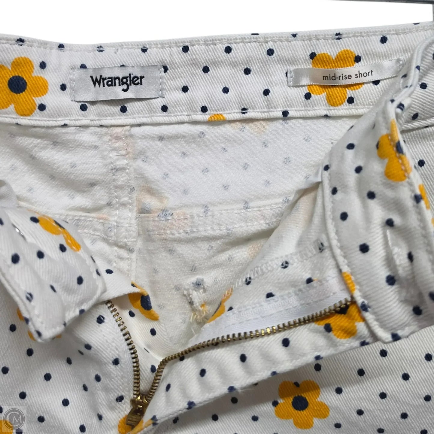 Shorts By Wrangler In White, Size: 6