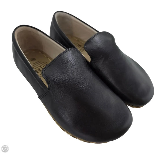 Shoes Flats By Clothes Mentor In Black, Size: